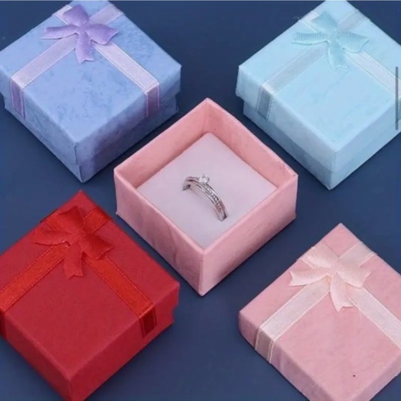 ALL RINGS COME WITH RANDOM BOX - Picture 3 of 3